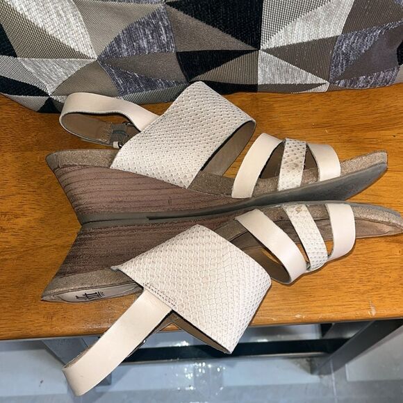 WOMEN’S SOFFT HEELED LEATHER VELORA SNAKESKIN-LOOK STRAPPY SANDALS SIZE 9.5 - Picture 5 of 9